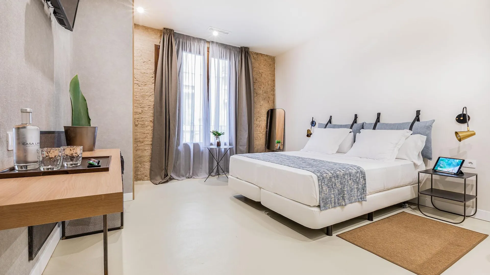 Casa Lirio Hotel Barcelona