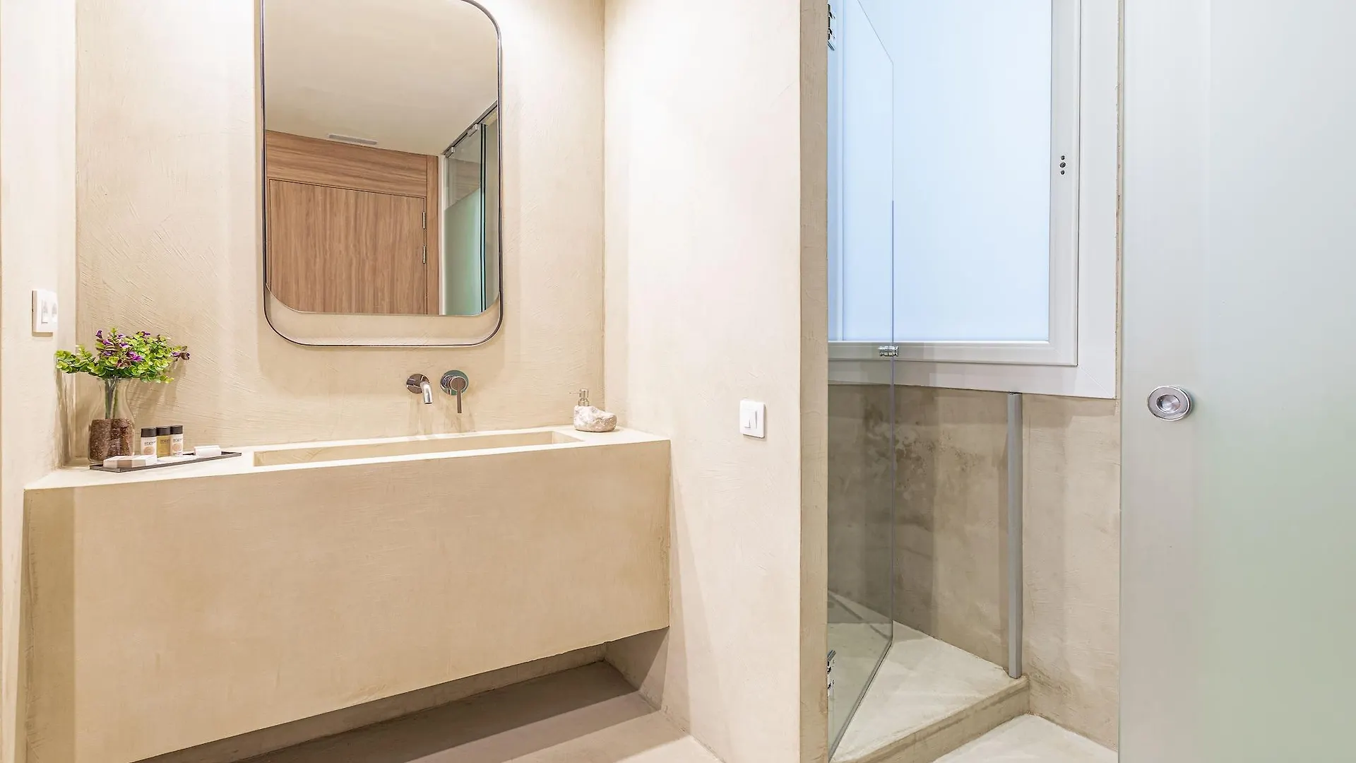 Casa Lirio Hotel Barcelona