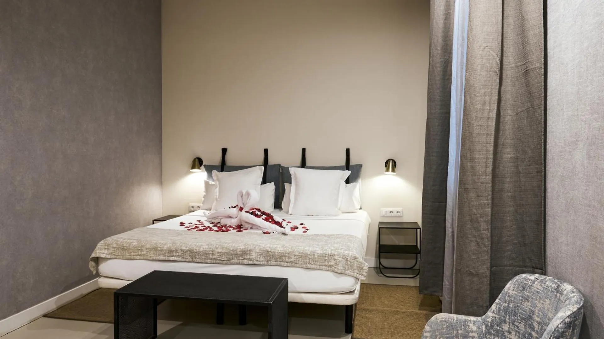 Casa Lirio Hotel Barcelona