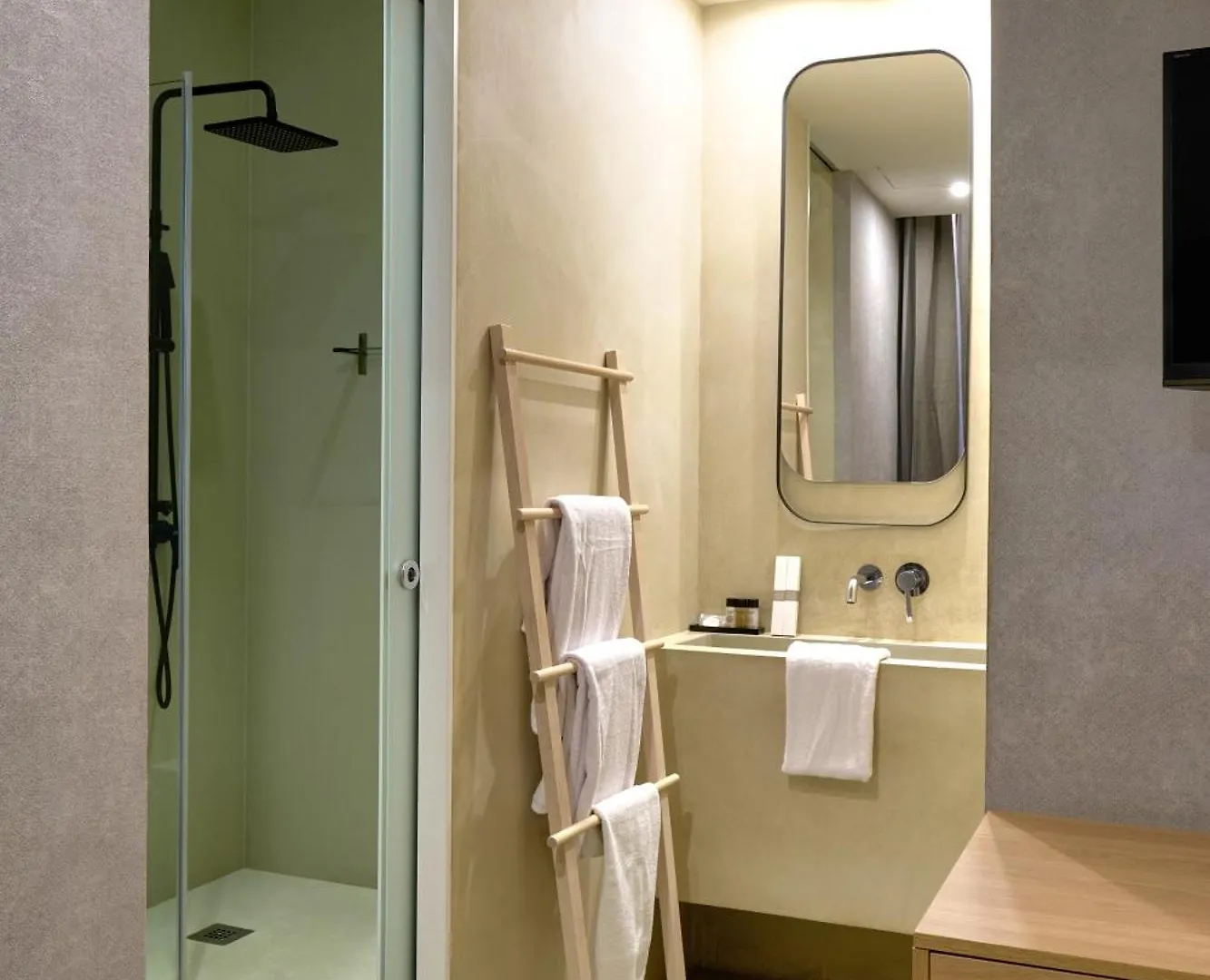 Casa Lirio Hotel Barcelona